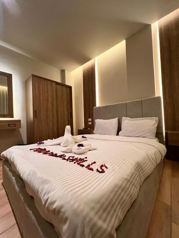 Postel nebo postele na pokoji v ubytování Amigo Pyramids Hotel