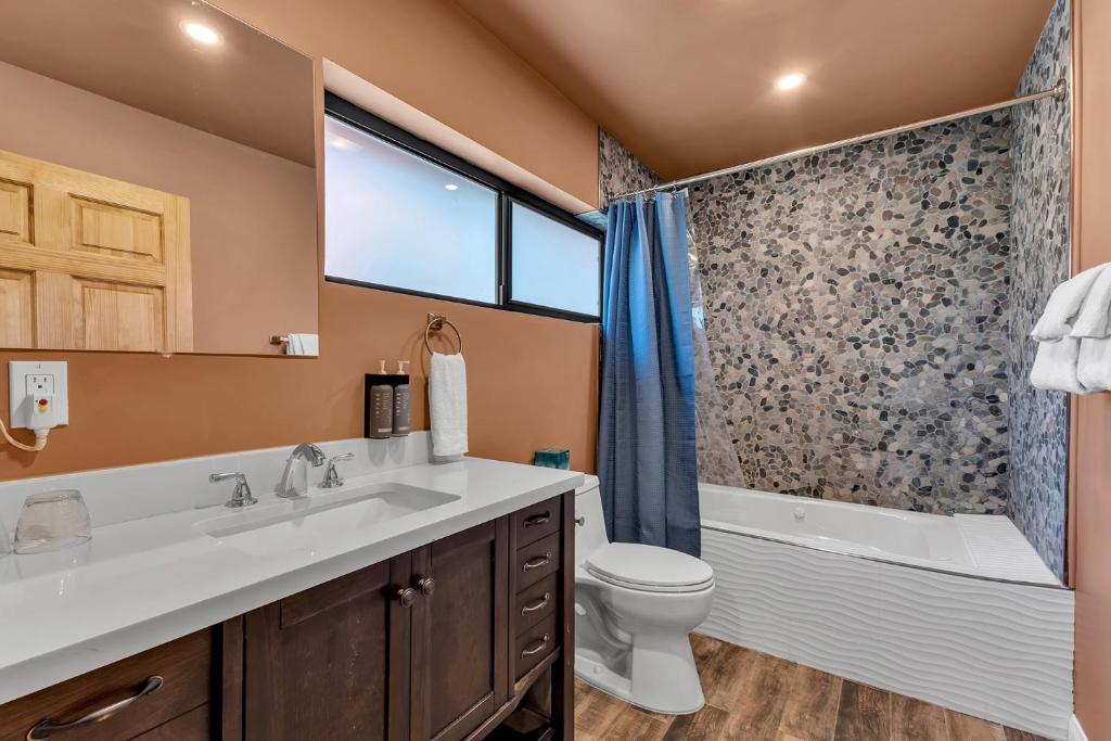 Vannituba majutusasutuses Idyllwild Inn