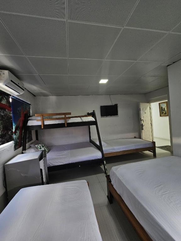 Postel nebo postele na pokoji v ubytování Hostal Shangiovys
