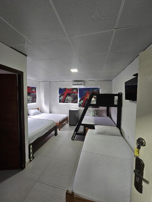 Postel nebo postele na pokoji v ubytování Hostal Shangiovys