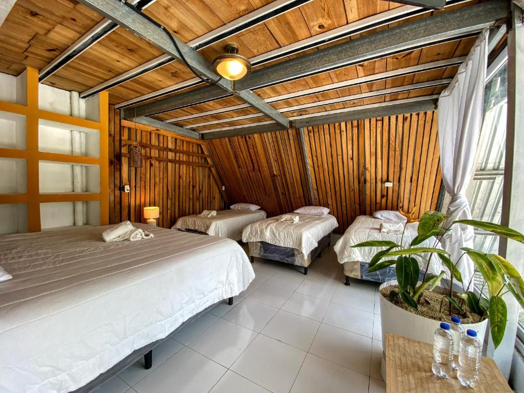 Katil atau katil-katil dalam bilik di Crucero Atitlan