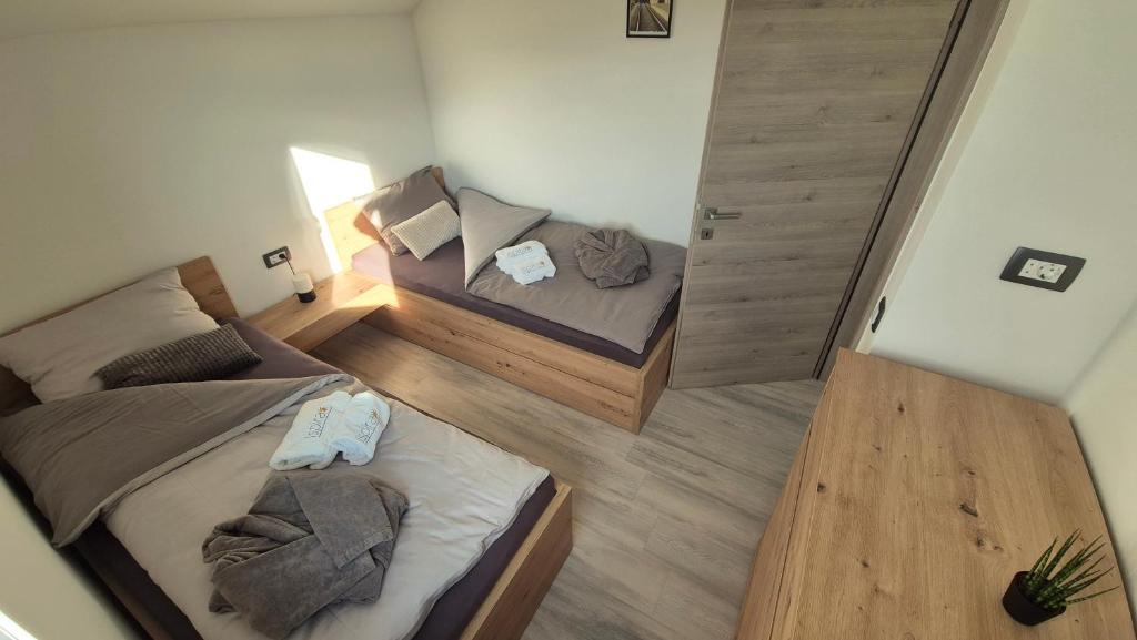 Postel nebo postele na pokoji v ubytování Hiša Ispira