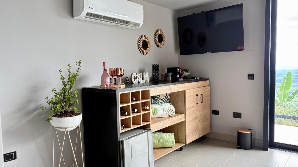 Kuchyň nebo kuchyňský kout v ubytování La Font Ecolodge