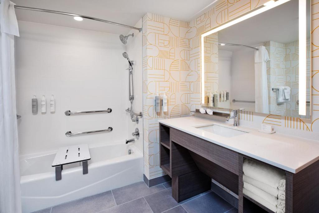 Home2 Suites By Hilton Grand Rapids Northeast - Studiosuite Met Kingsize Bed - Toegang Voor Gehoor