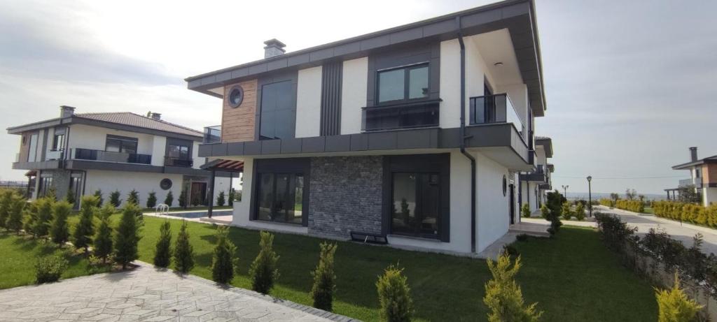 a rendering of a house with a yard at selimpiya villaları in Silivri