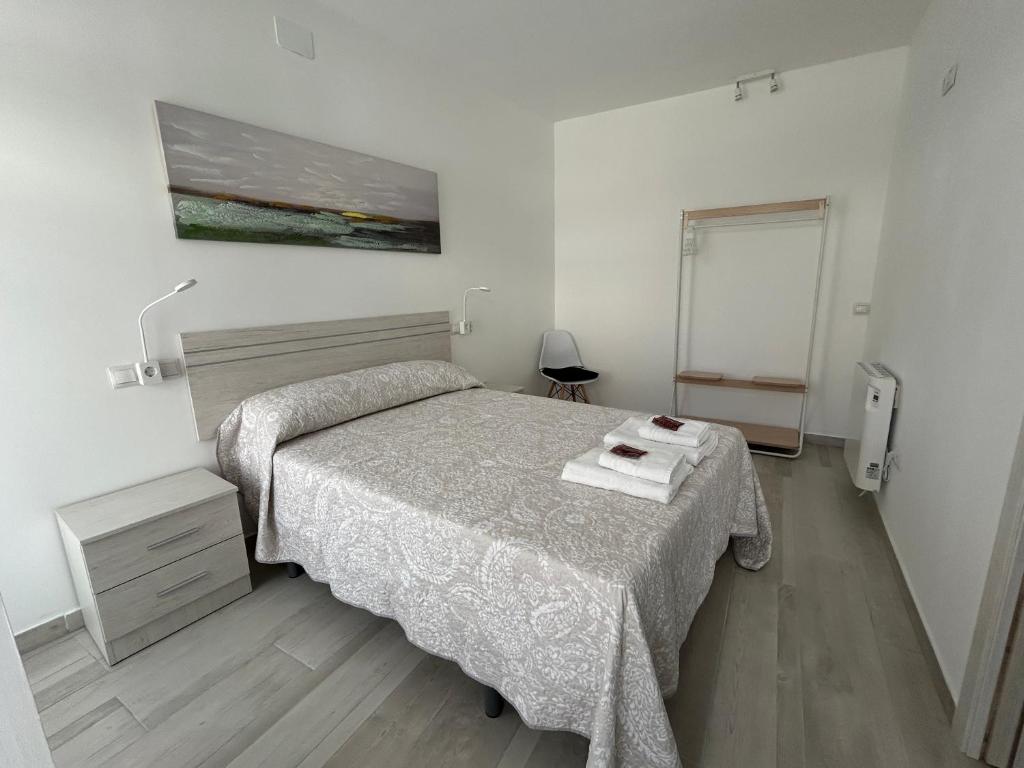 Un pat sau paturi într-o cameră la Casa Héroes de Pontesampaio