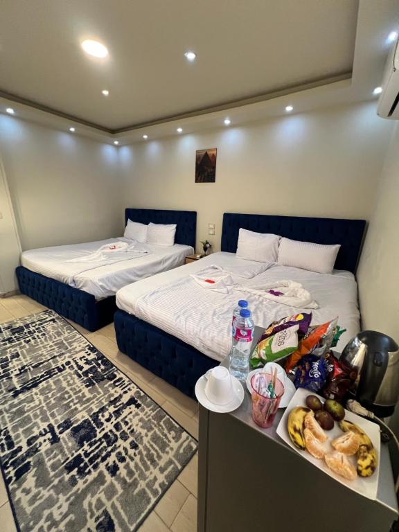 Postel nebo postele na pokoji v ubytování Amigo Pyramids Hotel