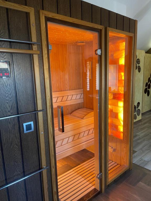 Foto dalla galleria di TEPIĆ Garni Hotel a Temerin