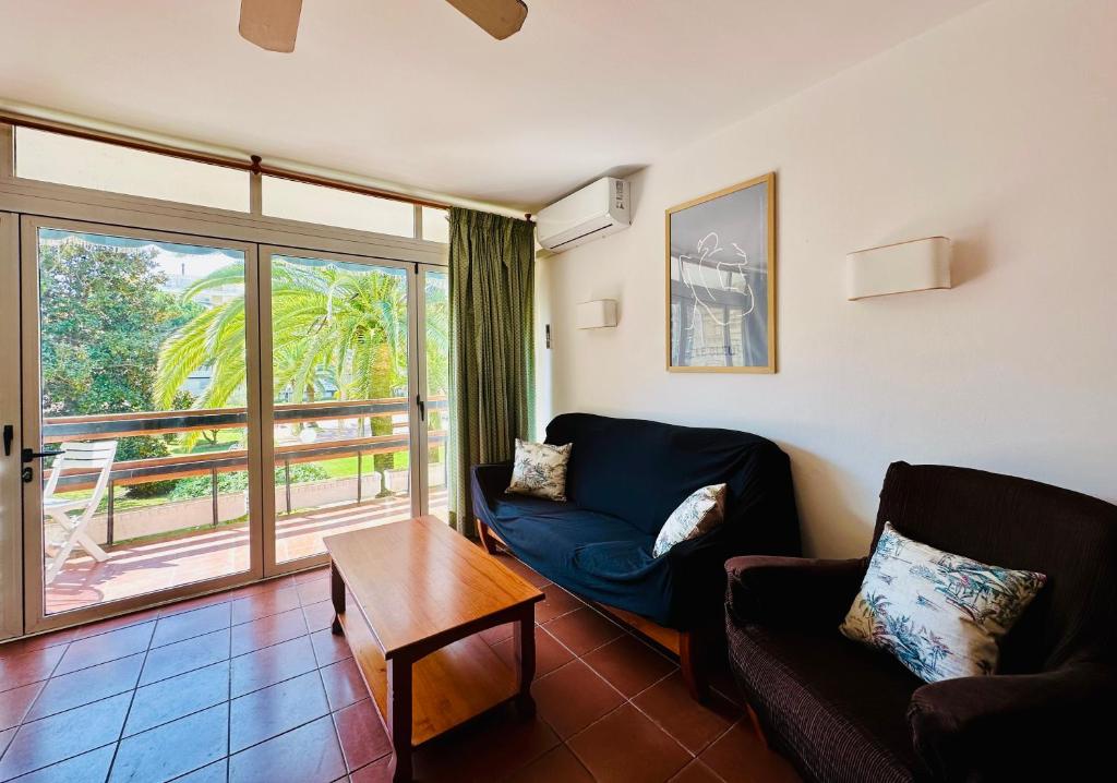 A seating area at Home Ibiza Salou