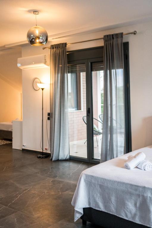 A bed or beds in a room at Villa Sunset Albatross
