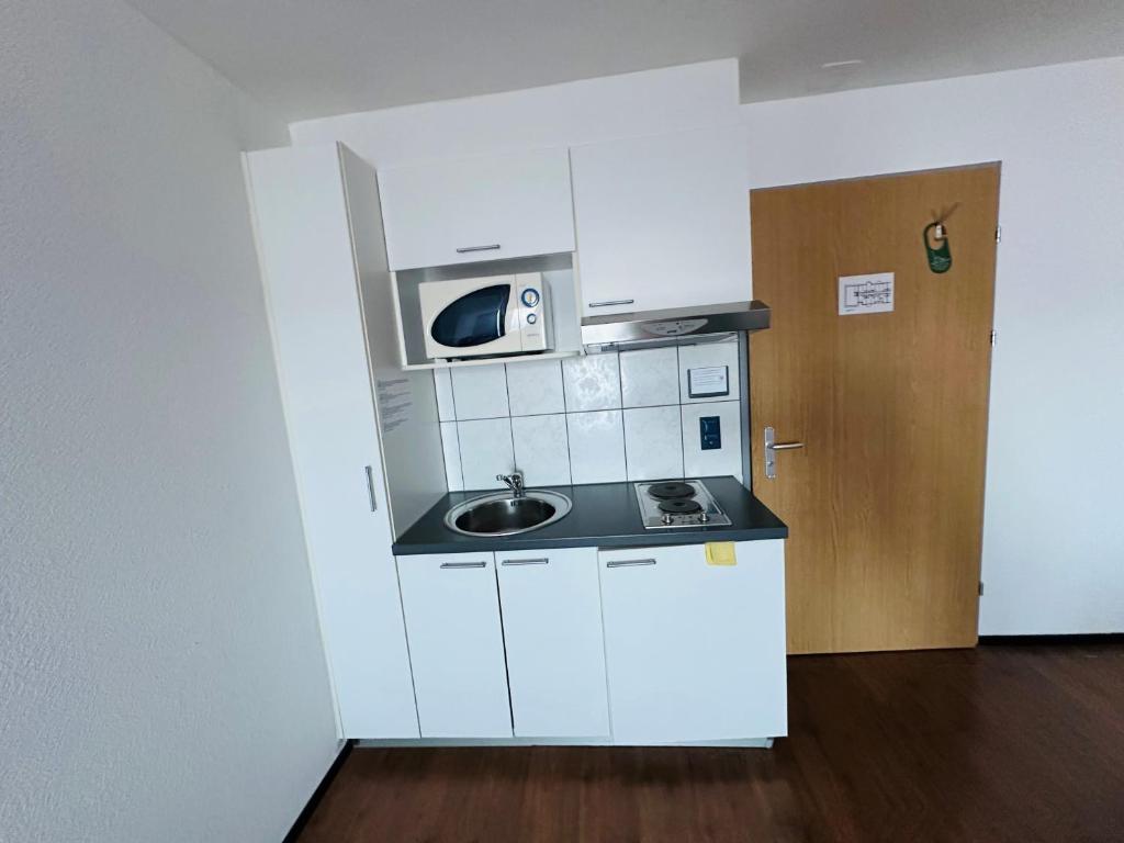 Kuchyň nebo kuchyňský kout v ubytování Motel & Aparthotel Brüggli