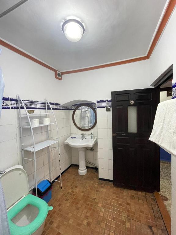 Koupelna v ubytování Riad Dar Chourafa