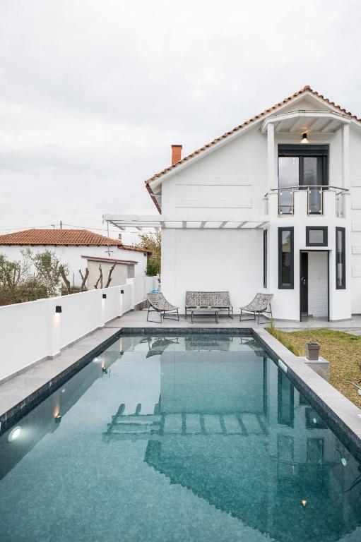 The swimming pool at or close to Villa Sunset Albatross