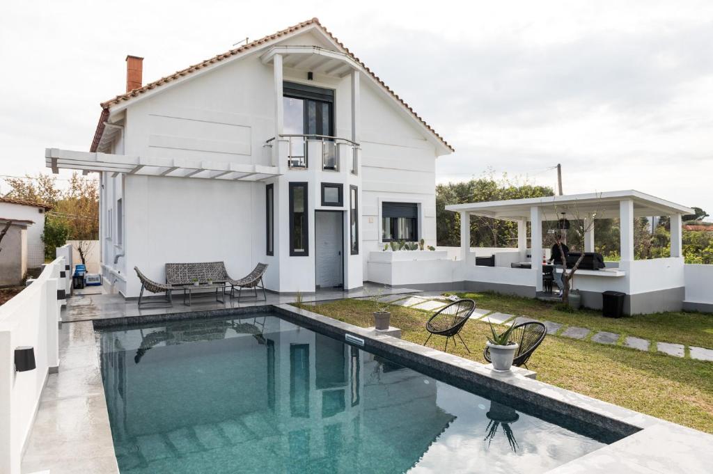 The swimming pool at or close to Villa Sunset Albatross