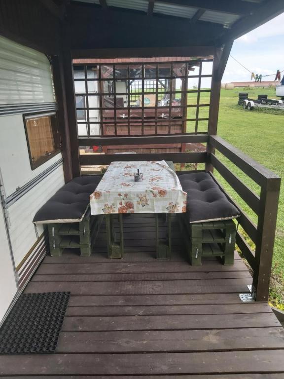 Balkón nebo terasa v ubytování Kemping Pod Topolami