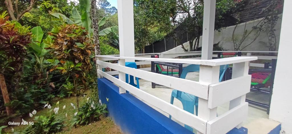 Zahrada ubytování Cabaña Vistas del Bosque jarabacoa aceptamos tarjetas visa o Mastercard