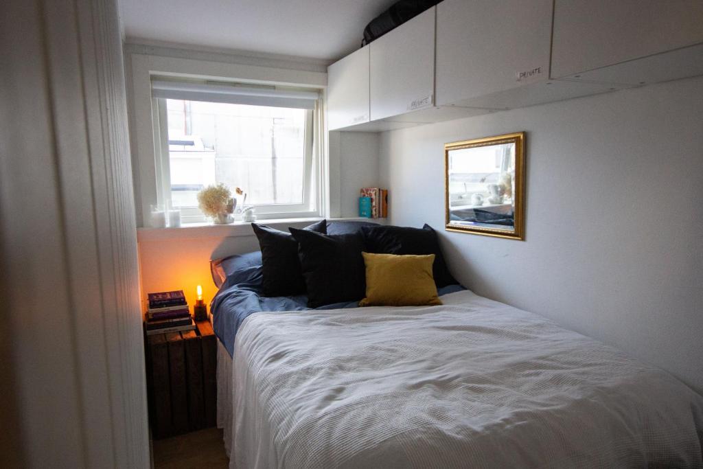 a bed in a room with a window and a bed sidx sidx sidx at Cozy studio apartment in Oslo