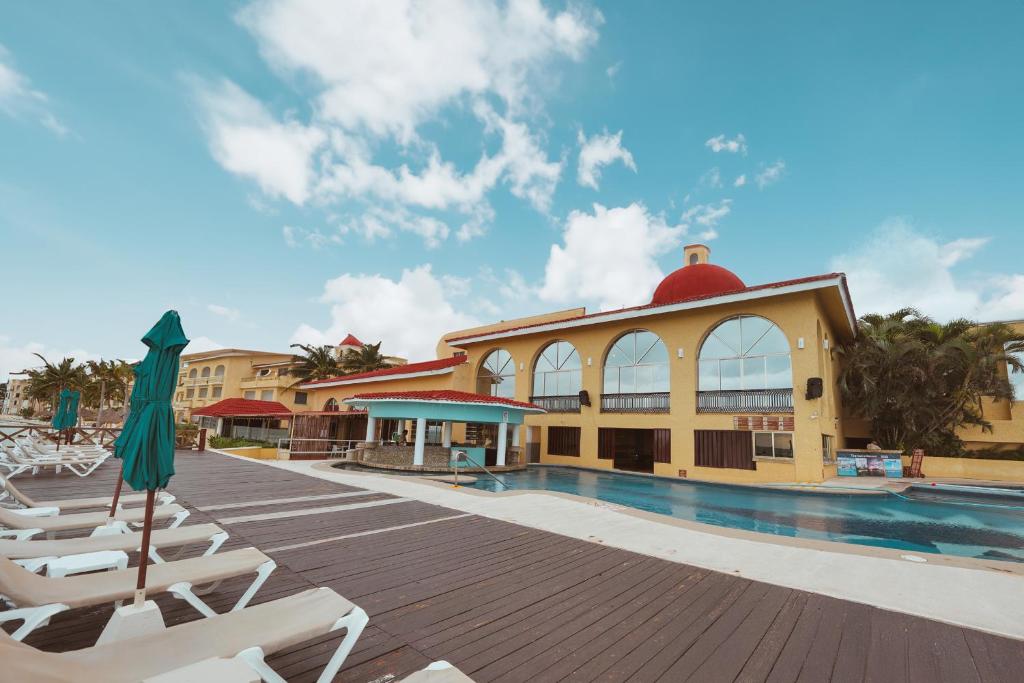 Bazén v ubytování All Ritmo Cancun Resort & Water Park nebo v jeho okolí
