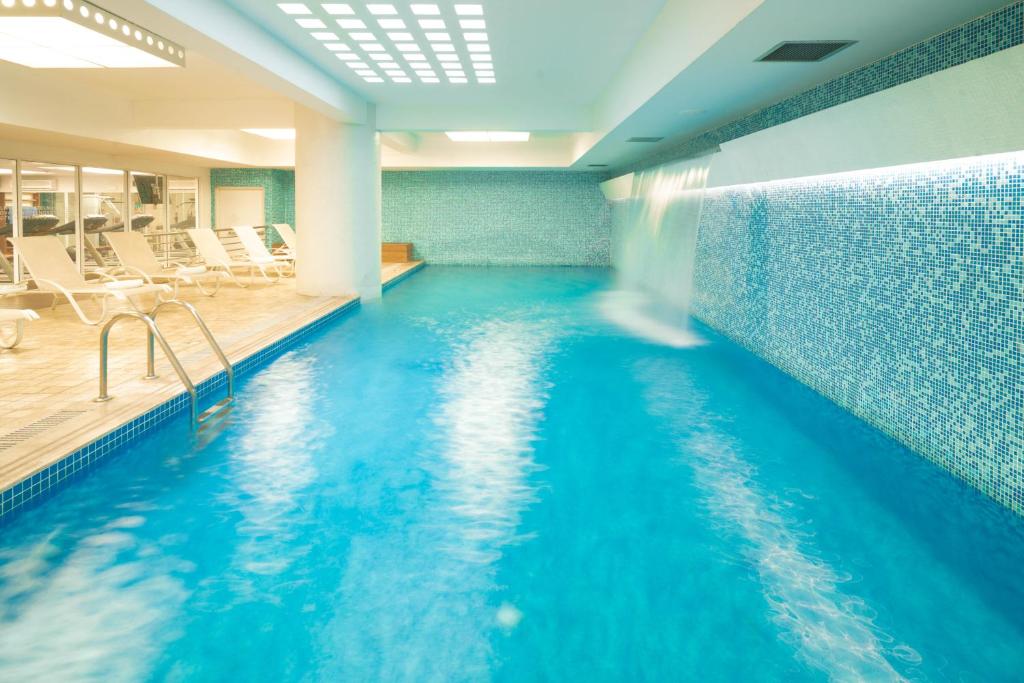 Bazén v ubytování Novotel Lima San Isidro nebo v jeho okolí