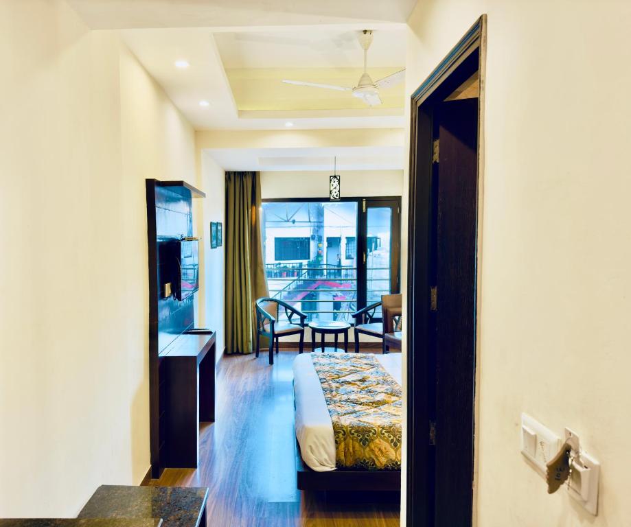 Posezení v ubytování White Crest Amritsar - 300 mtr from golden temple ! Prime location ! parking ! hygenic rooms !