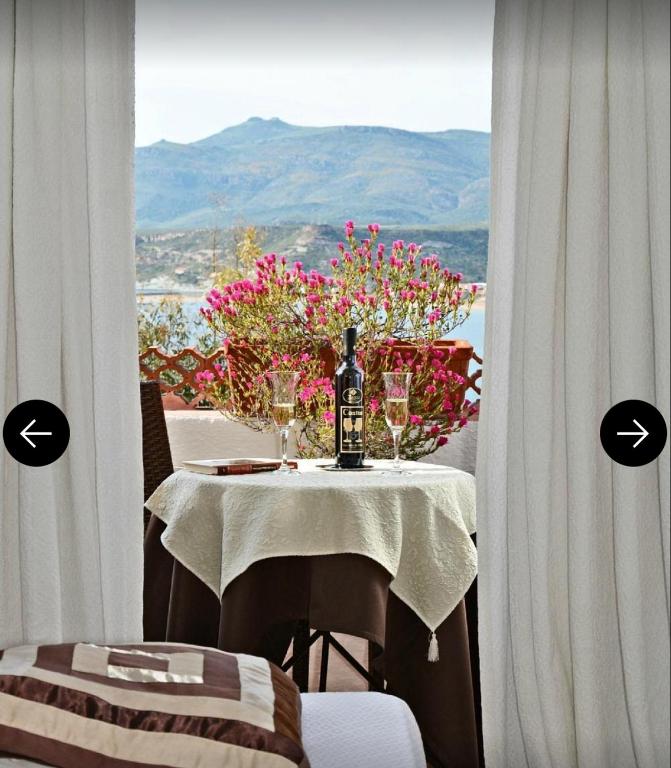 Nespecifikovaný výhled na hory nebo výhled na hory při pohledu z hotelu