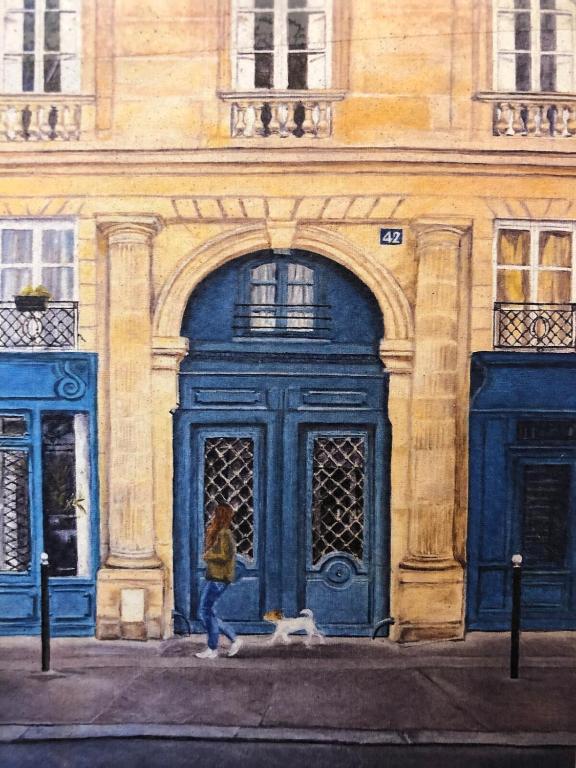 une peinture d'une femme et d'un chien devant une porte bleue dans l'établissement New 100m2 3-Bedroom Flat in Paris 6th St Germain-des-Près, à Paris