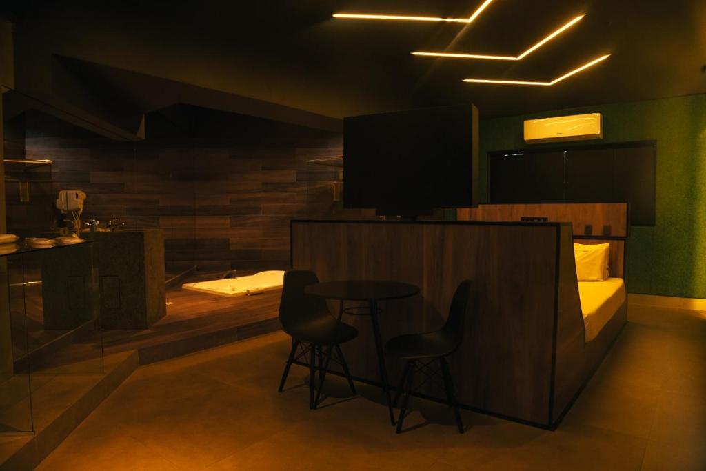Motel Platinum - Deluxe Suite Met Spabad