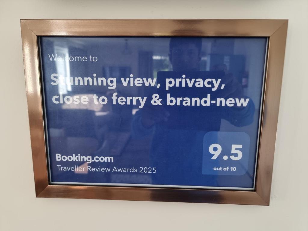 Stunning view, privacy, close to ferry & brand-new - Resim 9