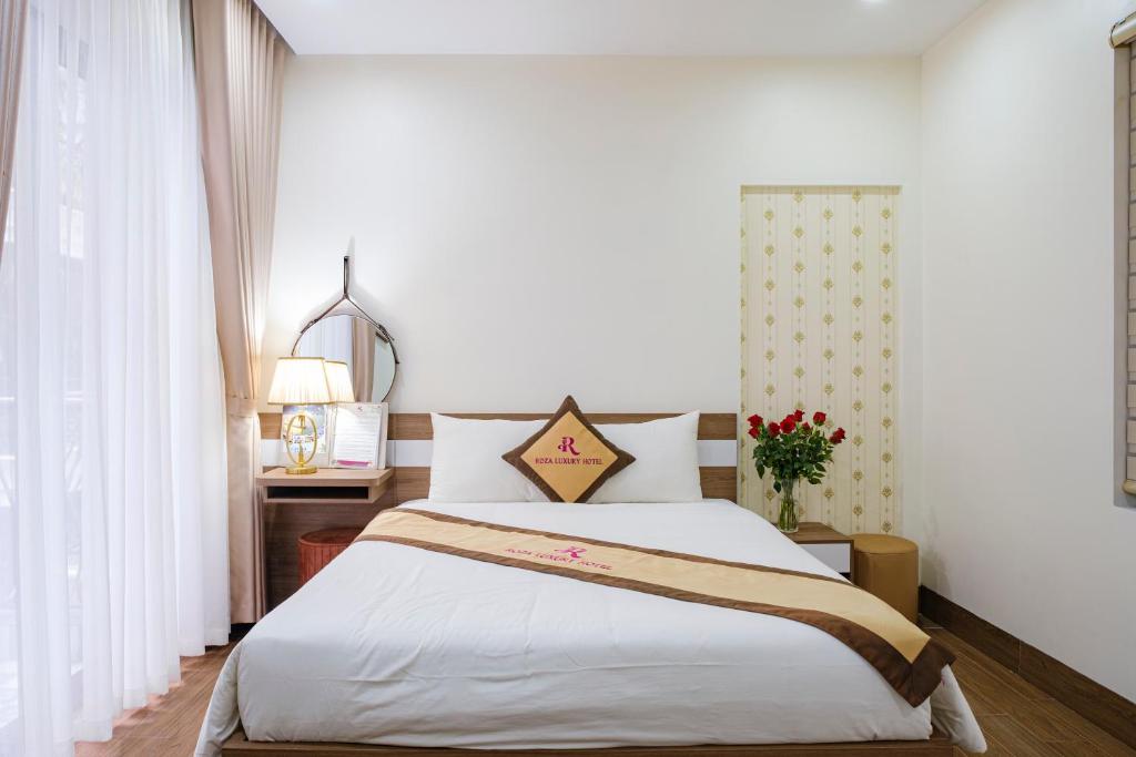Roza Palace Cat Ba - Double Room With Pool View