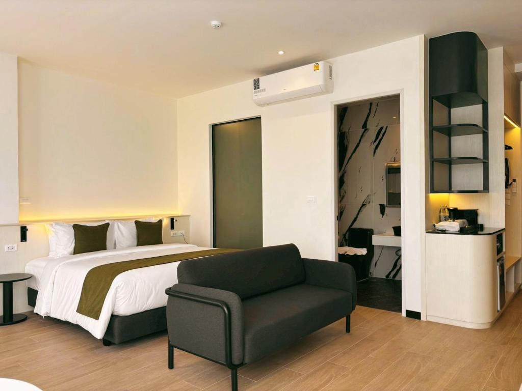 Postel nebo postele na pokoji v ubytování Hotel Whitt Hua Hin