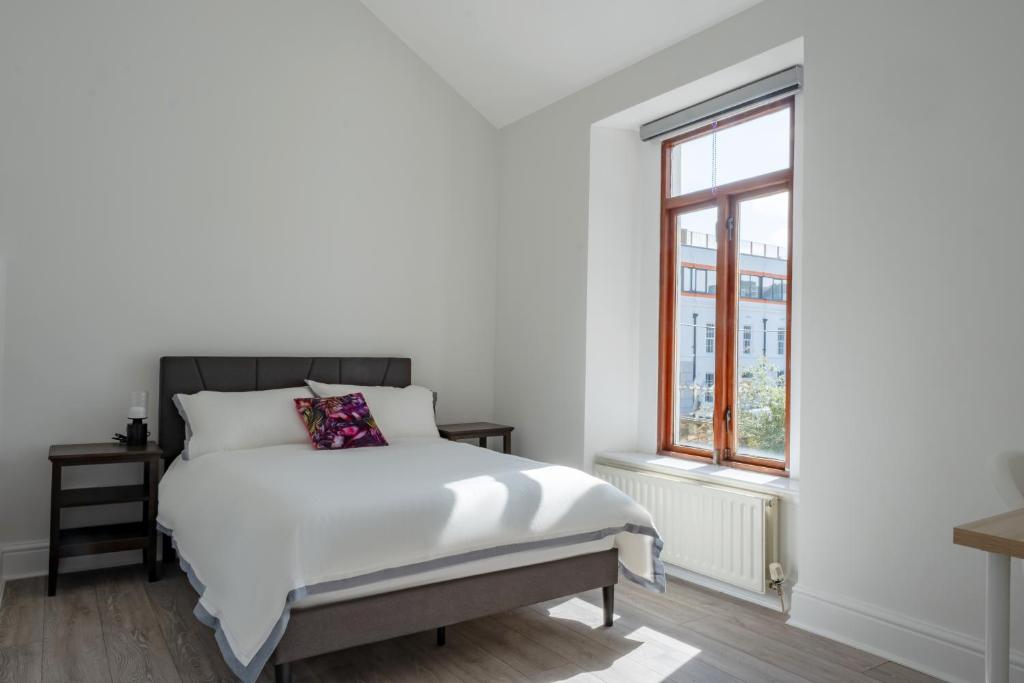 Postel nebo postele na pokoji v ubytování Eblana House
