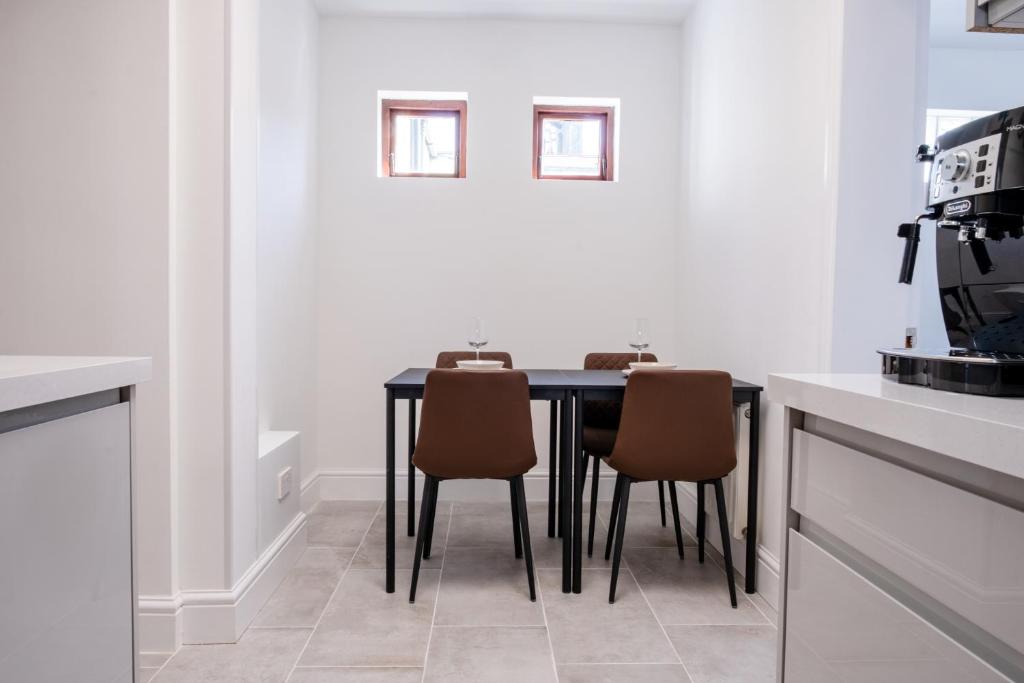 Kuchyň nebo kuchyňský kout v ubytování Eblana House
