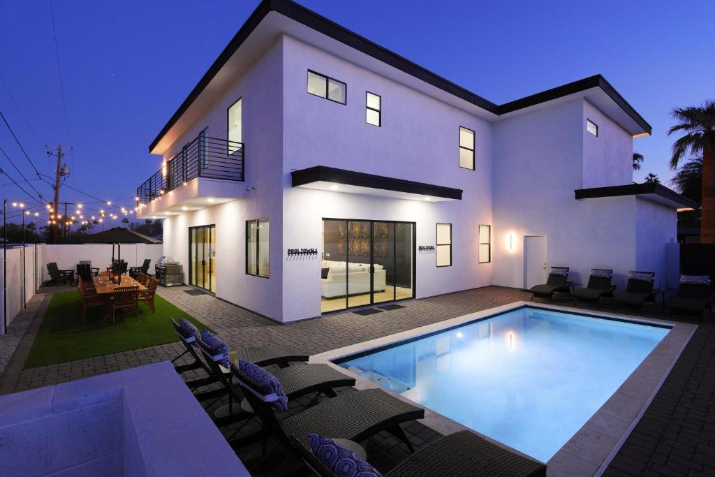 a house with a swimming pool in front of it at LUXE - Nouveau - Sparkling Pool - Walk to Old Town in Scottsdale