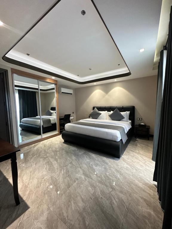 Postel nebo postele na pokoji v ubytování One Euphoria Luxe Hotel