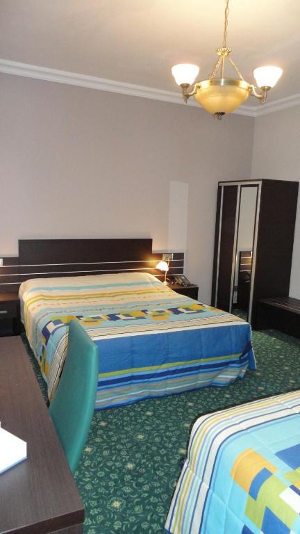 Postel nebo postele na pokoji v ubytování Hotel L'auberge Du Souverain