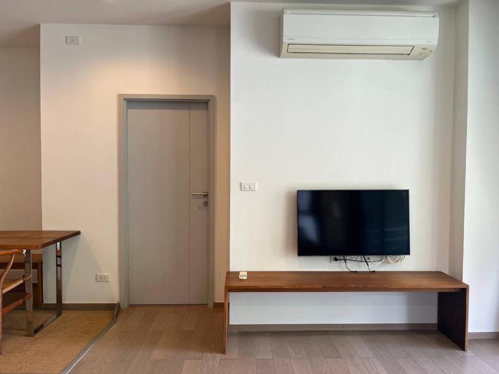 TV a/nebo společenská místnost v ubytování 23 Degree Khaoyai condo
