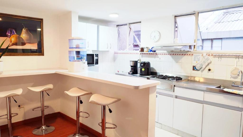 Kuchyň nebo kuchyňský kout v ubytování HABITACION 8 AMPLIA baño y balcón privado UNICENTRO