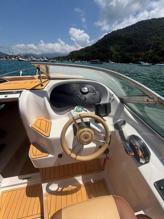 Φυσικό τοπίο κοντά σε αυτό το πλωτό κατάλυμα