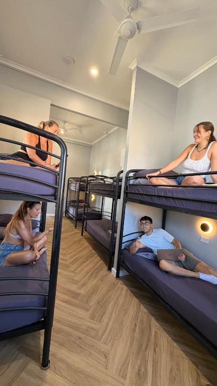 Postel nebo postele na pokoji v ubytování Mad Monkey Central