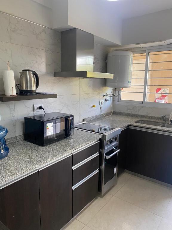 Η κουζίνα ή μικρή κουζίνα στο Apart Duclout Monte Grande a 15 minutos del Aeropuerto Ezeiza Zona Residencial