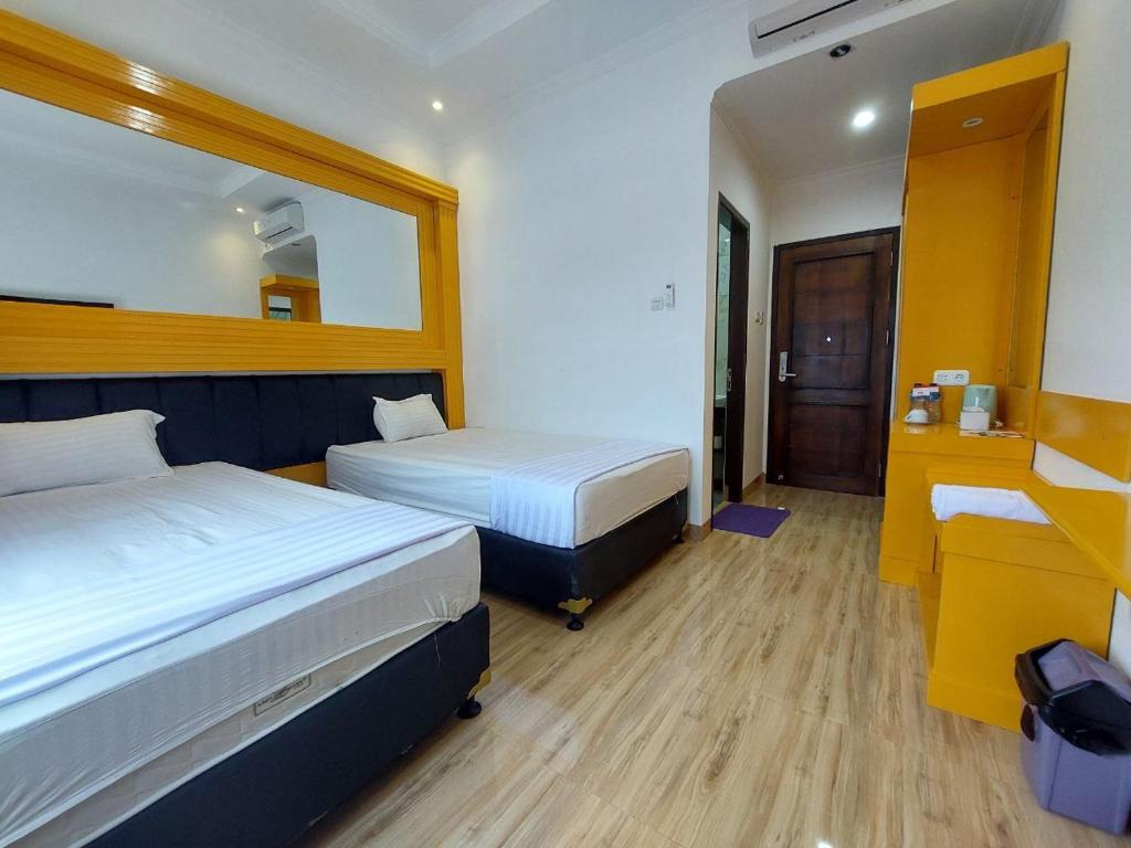 Ully Hotel Solok - Superior Double Or Twin Room With City View