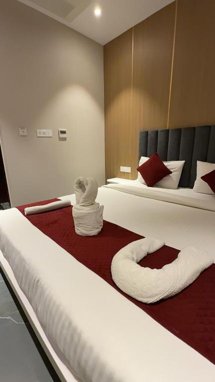 Postel nebo postele na pokoji v ubytování Hotel River Rhythm Assi Ghat