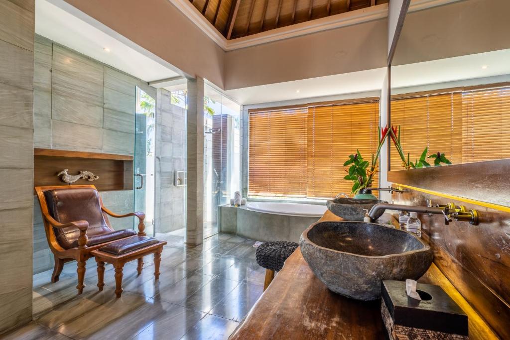 Koupelna v ubytování The Akasha Seminyak Bali Luxury Villas