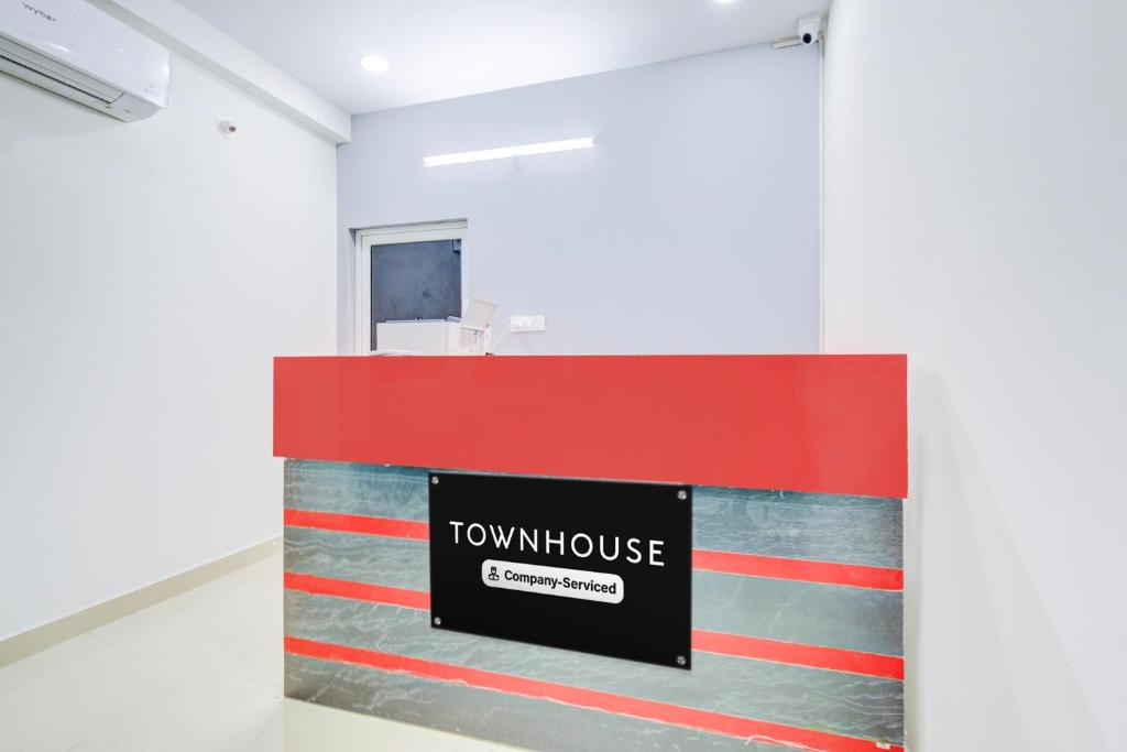 TV a/nebo společenská místnost v ubytování Super Townhouse Nallagandla Lingampally