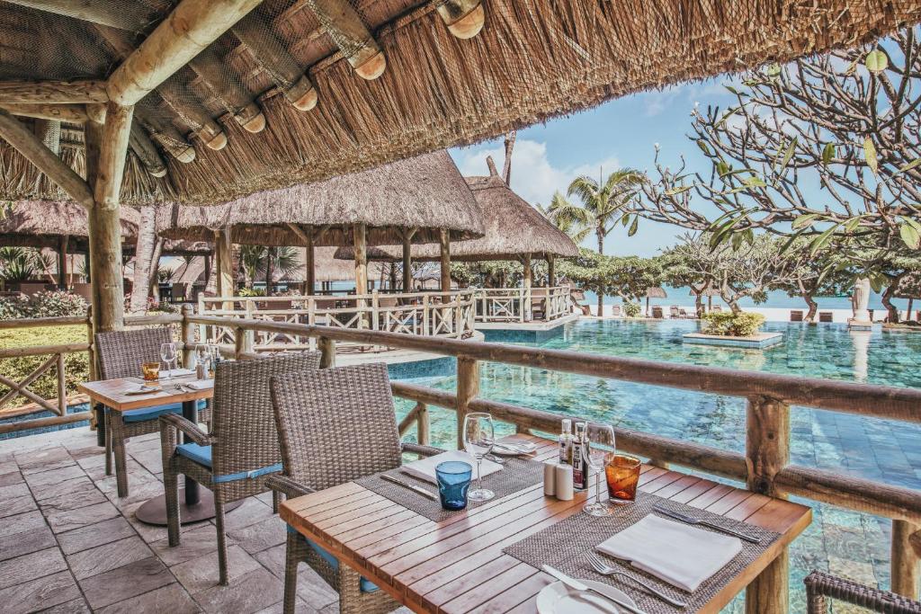Bazén v ubytování La Pirogue Mauritius nebo v jeho okolí