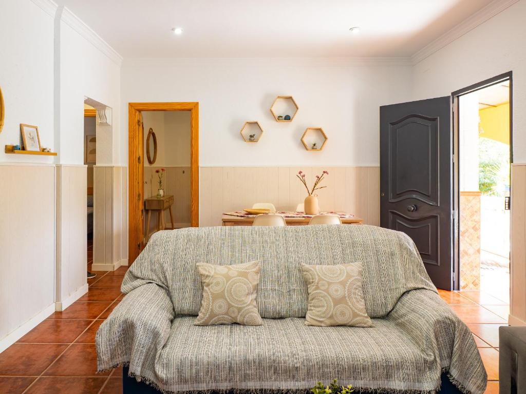 A seating area at Cubo's Finca Megan