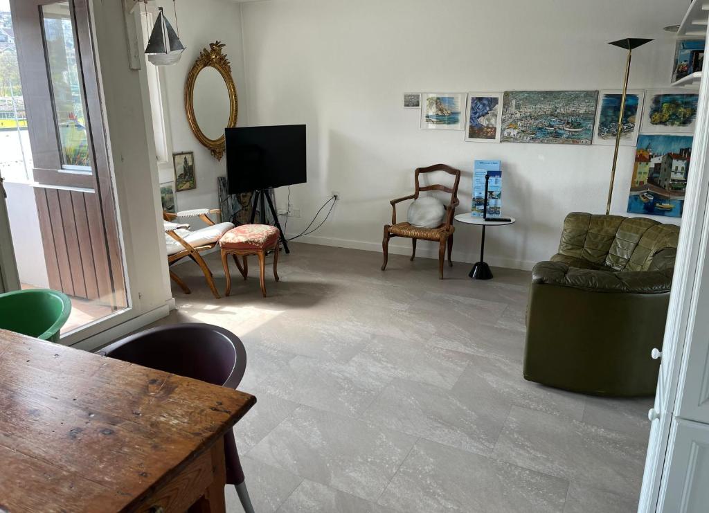 TV a/nebo společenská místnost v ubytování Seewohnung 2
