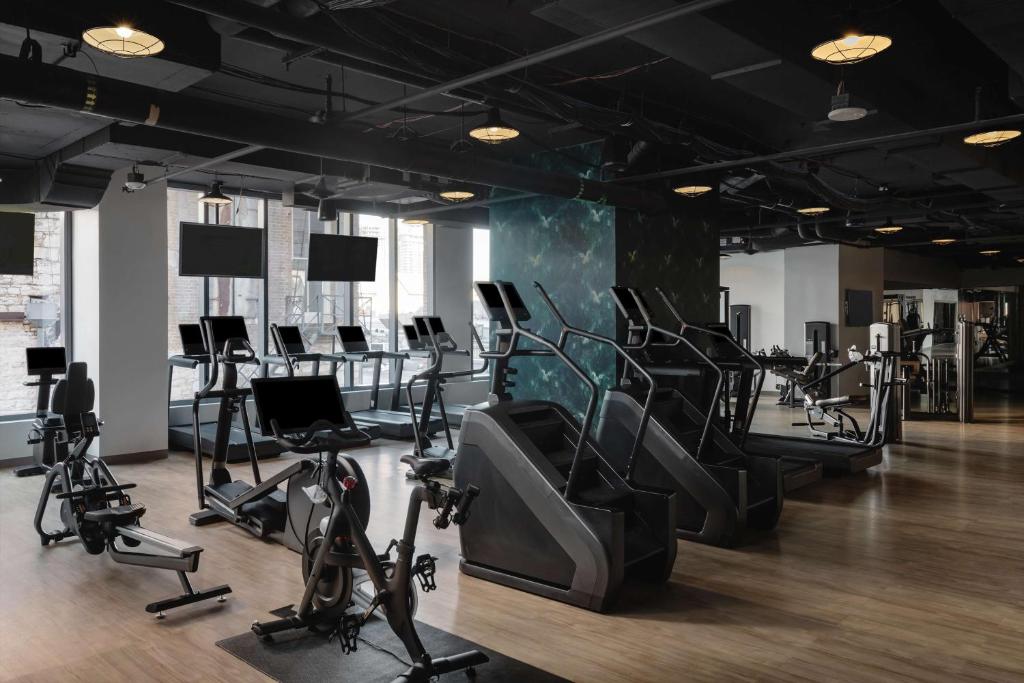 Fitness centrum a/nebo fitness zařízení v ubytování Tommie Austin, JDV by Hyatt