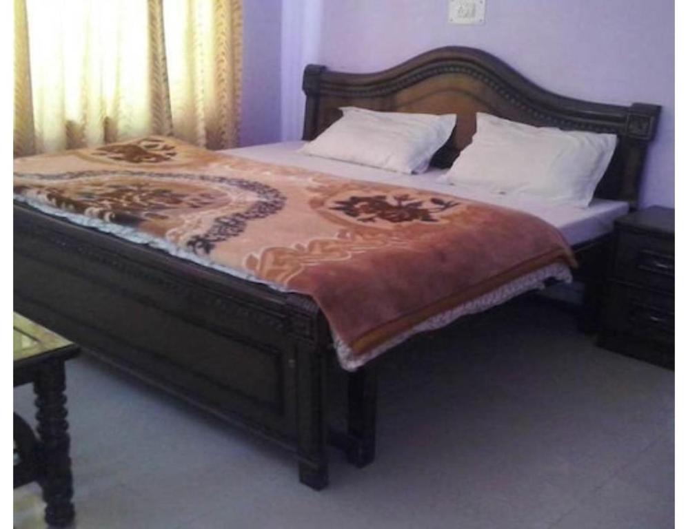 Postel nebo postele na pokoji v ubytování Hotel Kamet, Joshimath