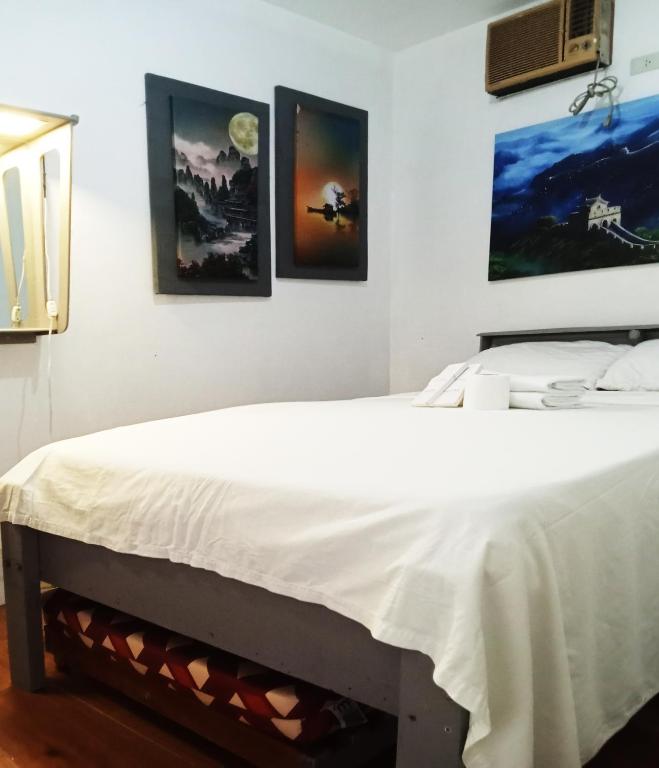 Postel nebo postele na pokoji v ubytování Leizel's Bed & Breakfast